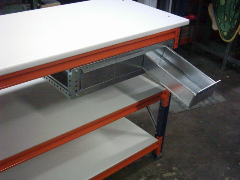 mostrador con tablero blanco